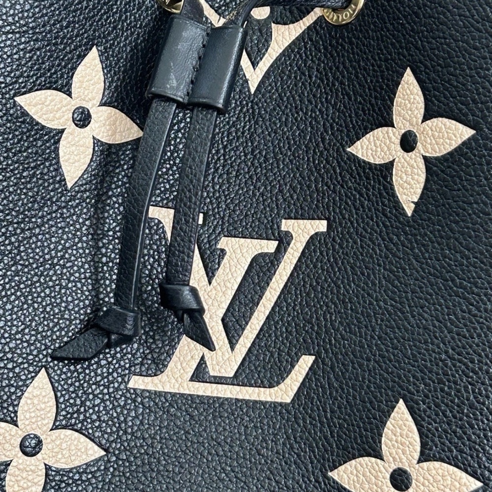 Louis Vuitton Black Bucket Shoulder Bag with Ivory Monogram - Picture 6 of 12
